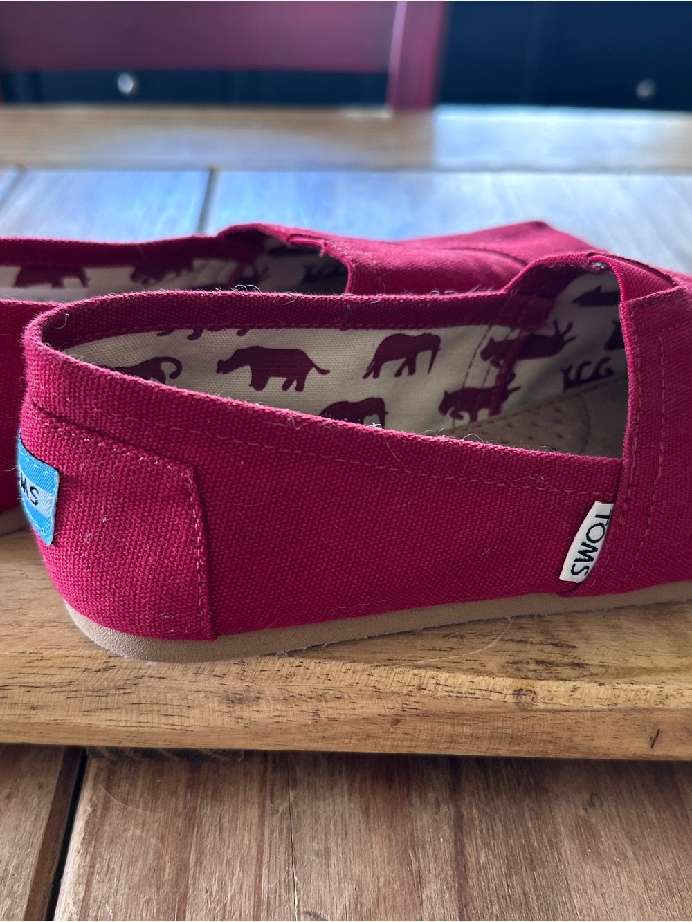 Toms Womenβs Slip-On Canvas Shoes I in Deep Red with Animal Print Lining